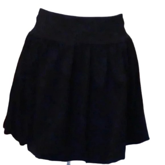 💙🐾Black skirt with valance hem🎉 - Picture 1 of 11